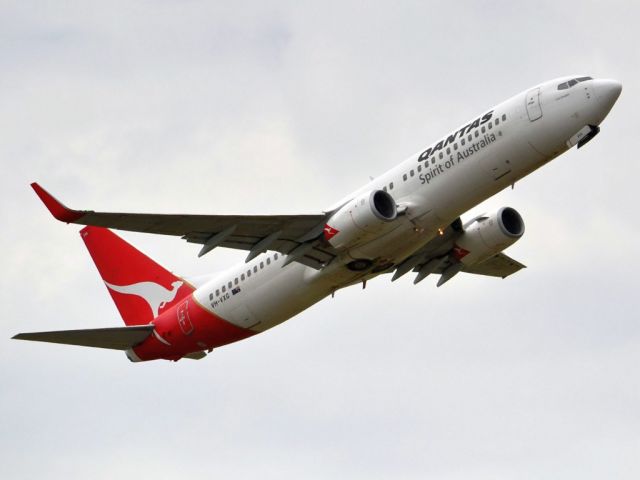 Boeing 737-800 (VH-VXG) - Getting airborne off runway 23. Friday 5th October 2012.