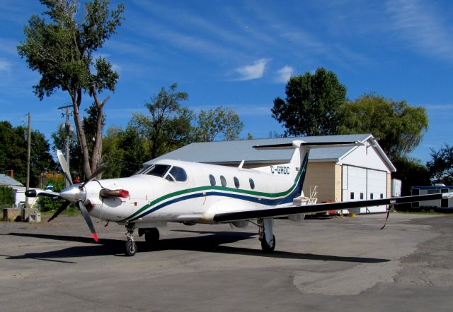 Pilatus PC-12 (C-GRDC) - Nouvel oiseau dans notre décor, Laval.