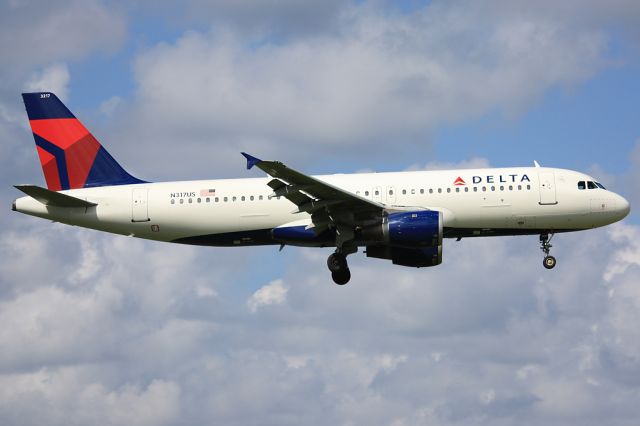 Airbus A320 (N317US)