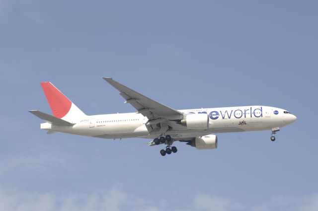 Boeing 777-200 (JA771J) - Final Approach to Haneda Intl Airport R/W16L on 2009/8/1 One World c/s