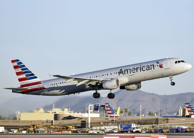 Airbus A321 (N162UW)