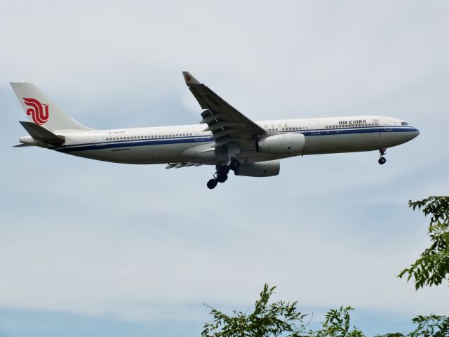 Airbus A330-300 (B-6525)