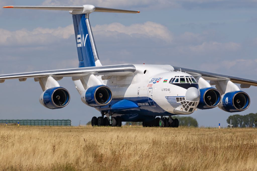 Ilyushin Il-76 (4K-AZ100)