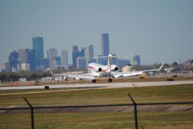 Gulfstream Aerospace Gulfstream G650 (N922H) - Honeywell Aircraft Leasing LLC 2012 Gulfstream G650 landing on Runway 30L at William P. Hobby Airport. 