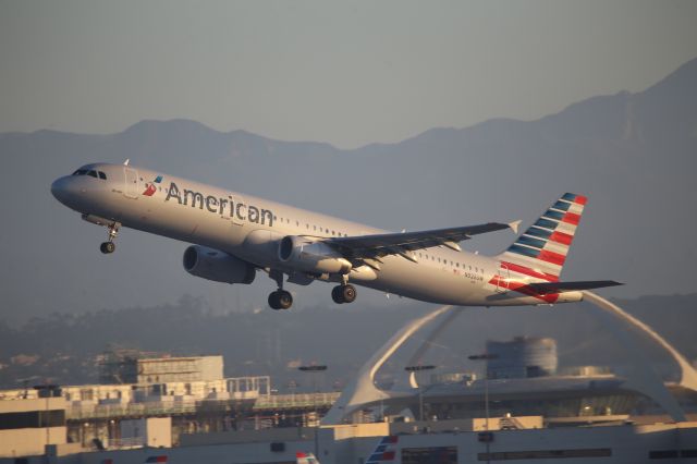 Airbus A321 (N926UW)