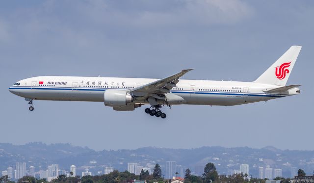 BOEING 777-300 (B-2036) - CCA987 on short finals for runway 24R at LAX, arriving from Beijing Capital Intl