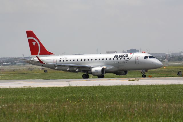 Embraer 170/175 (N634CZ) - Waiting Departure from runway #23,,Lester B.Pearson int,l Airport,YYZ/CYYZ