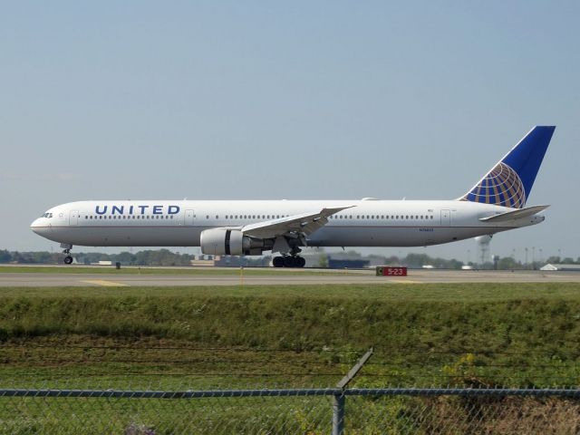 BOEING 767-400 (N76062)