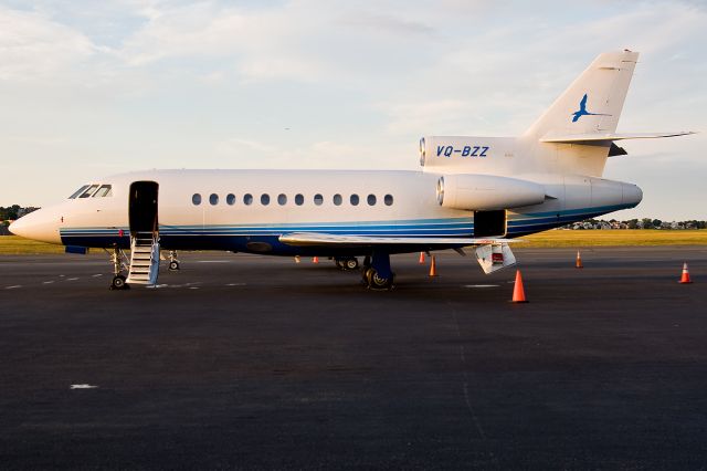 Dassault Falcon 900 (VQ-BZZ) - The Dassault Falcon 900 @ KBOS Logan VQ-BZZ