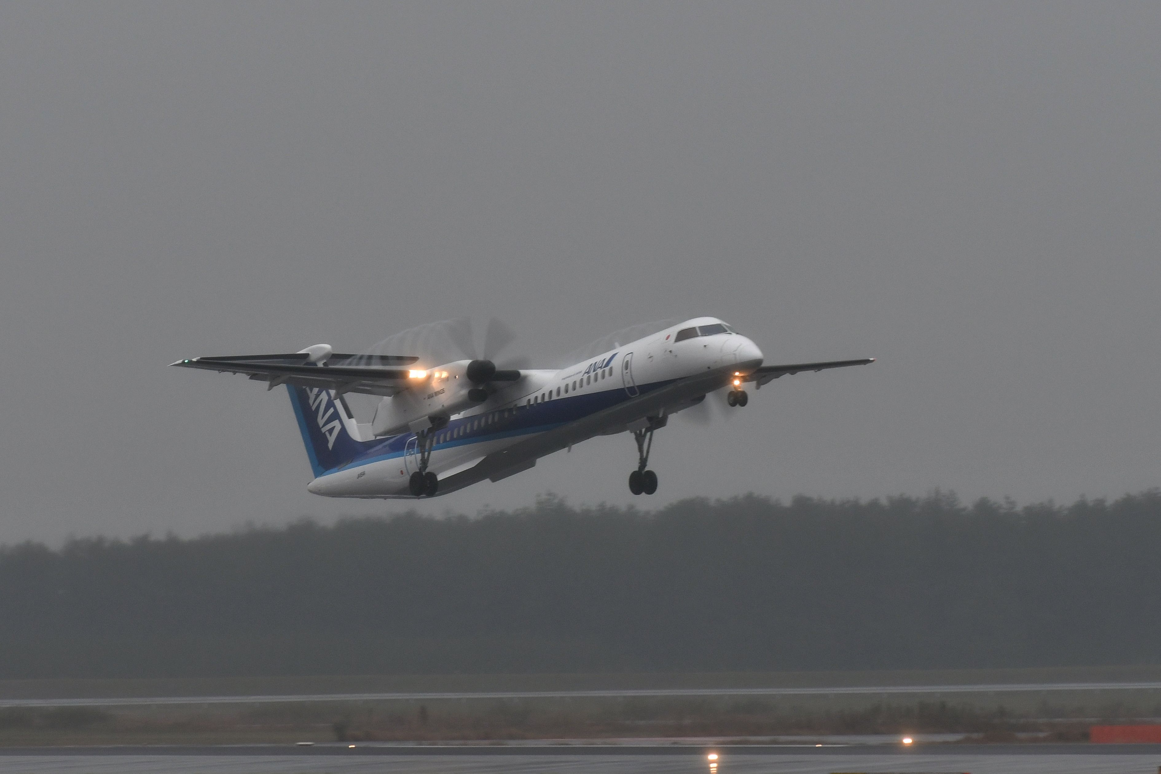 de Havilland Dash 8-400 (JA855A)