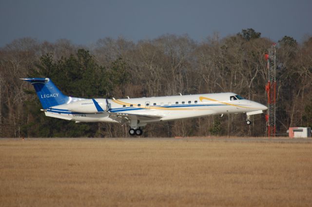 Embraer ERJ-135 (N617WA) - Landing on 14 at Lone Star.