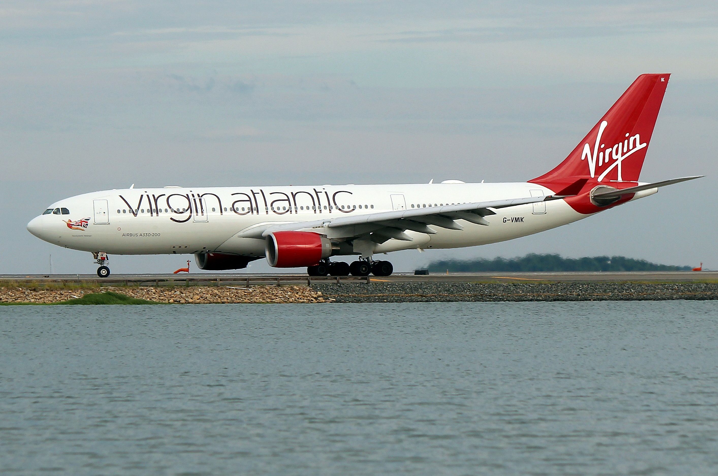Airbus A330-300 (G-VMIK) - Virgin 122 to Manchester taxiing on November
