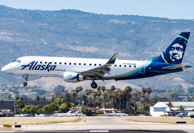 Embraer 175 (N620QX)