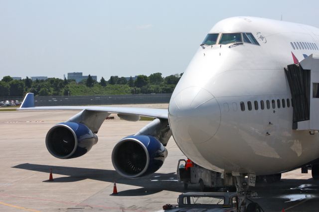 Boeing 747-400 (N675NW)