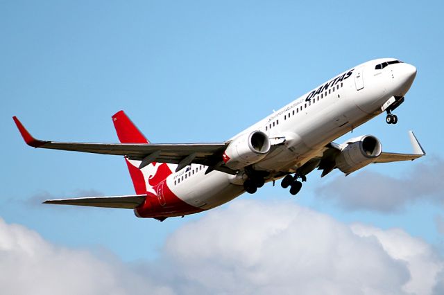 Boeing 737-800 (VH-XZG) - QANTAS - BOEING 737-838 - REG VH-XZG (CN 39371/4477) - ADELAIDE INTERNATIONAL SA. AUSTRALIA - YPAD (17/11/2014)CAMERA CANON 550D WITH 300MM FIXED CANON LENSE.