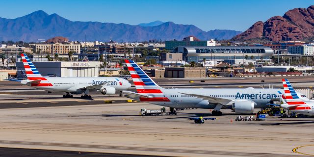 Boeing 777-200 (N770AN) - An American Airlines 777-200 taxiing at PHX on 2/10/23 during the Super Bowl rush. Taken with a Canon R7 and Tamron 70-200 G2 lens.