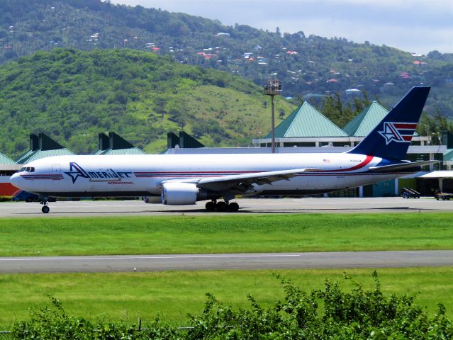 BOEING 767-300 (N316CM)