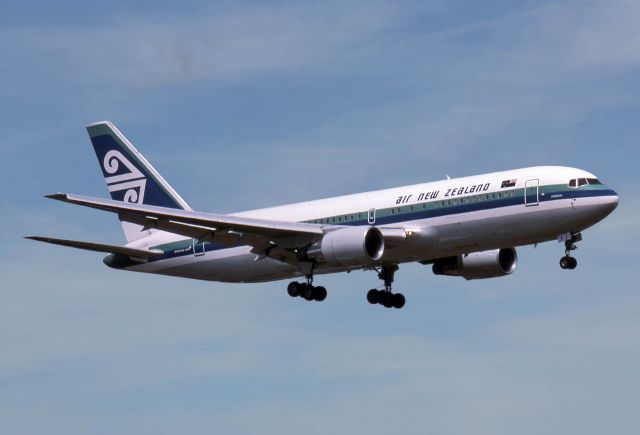 BOEING 767-200 (ZK-NBI) - AIR NEW ZEALAND - BOEING 767-204ER - REG ZK-NBI (CN 23072) - ADELAIDE INTERNATIONAL AIRPORT SA. AUSTRALIA - YPAD 28/1/1991