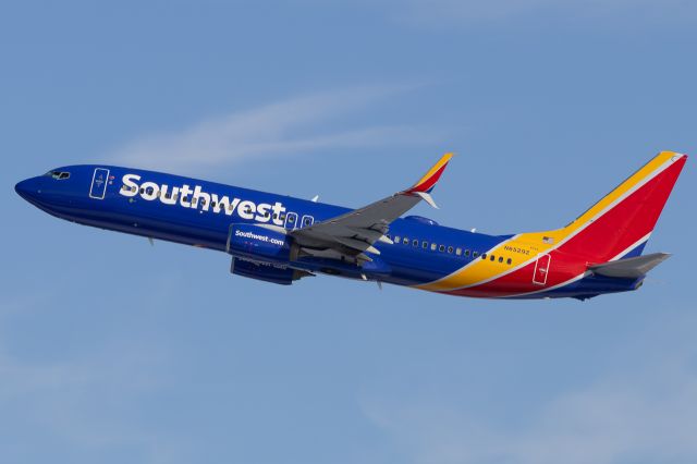 Boeing 737-800 (N8529Z)