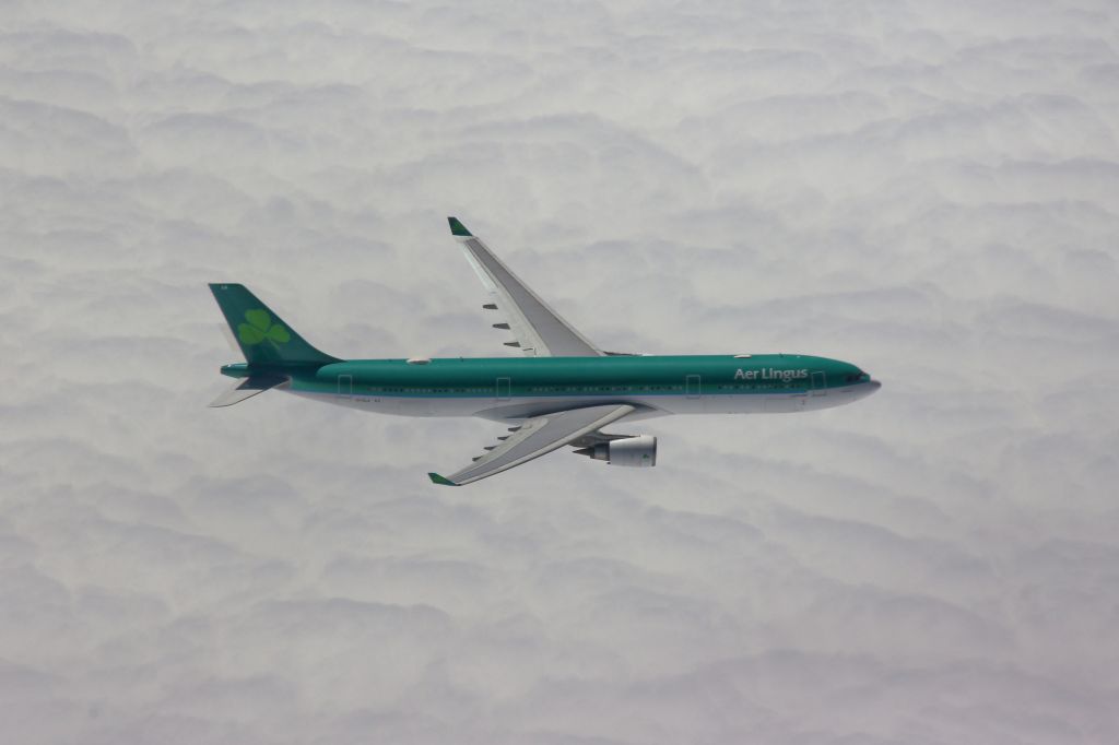 Airbus A330-300 (EI-ELA) - Crossing 30W at FL370 passing Aer Lingus 1000' below us