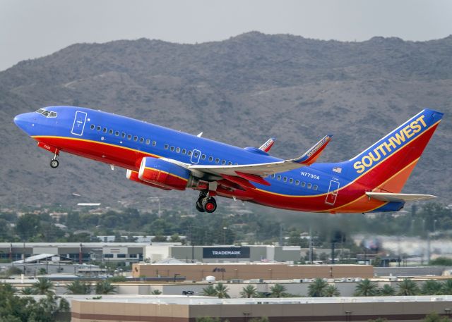 Boeing 737-700 (N7730A)