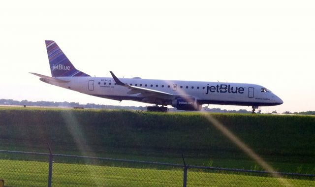 Embraer ERJ-190 (N334JB)