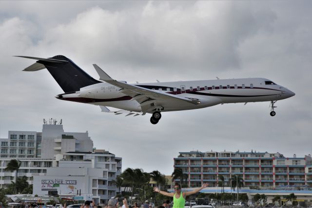 Bombardier Global Express (OK-GRX)