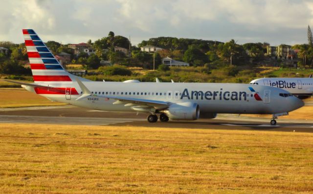 Boeing 737 MAX 8 (N342RX)