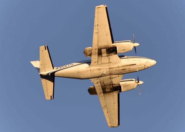 Piper Navajo (N3527D)