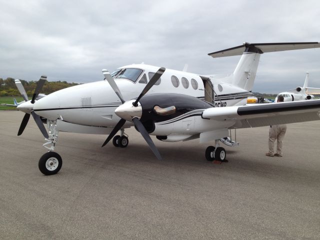 Beechcraft King Air 90 (N325WR)