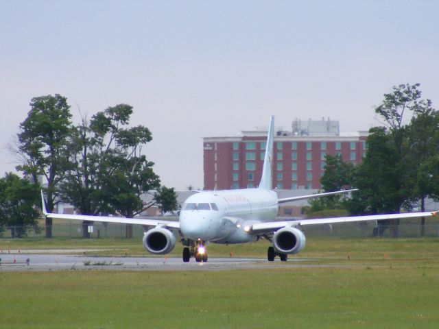 C-FHOY —