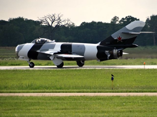 MIKOYAN MiG-17 (N6953X)