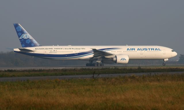 BOEING 777-300 (F-ONOU)