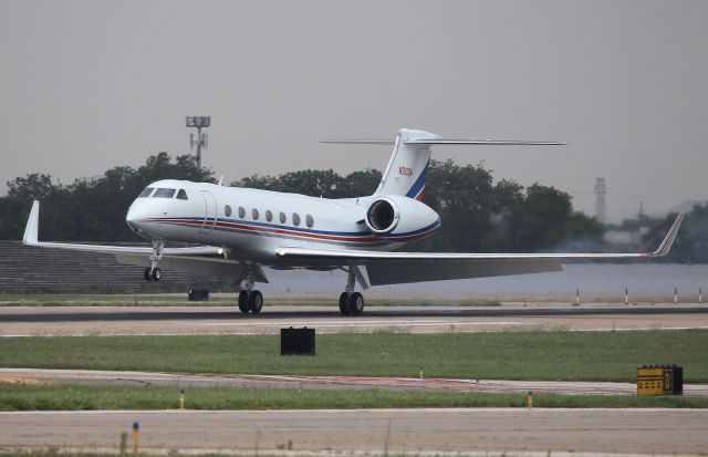 Gulfstream Aerospace Gulfstream V (N300A) - Exxon Mobil's G550 Landing on Runway 13L