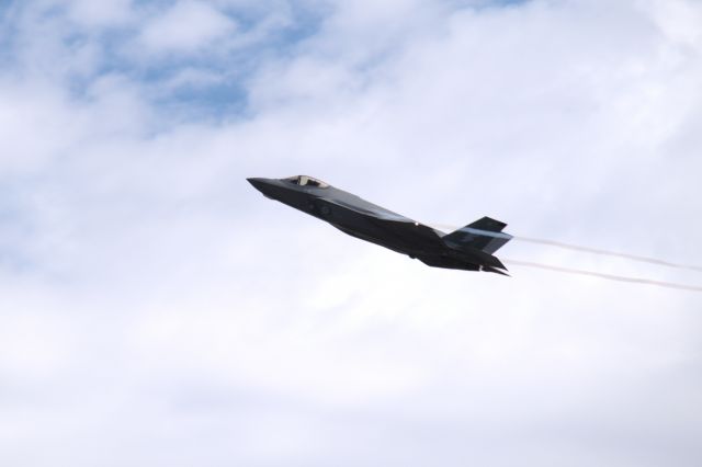 Lockheed F-35B (A35022) - A Lockheed Martin F-35A Lightning II in the air with contrails visible (rapid ascent) at the Avalon air show (2023-03-05 13:46)