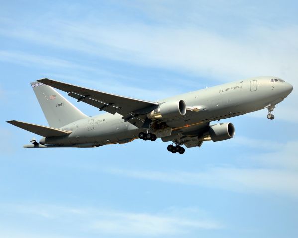 Boeing KC-46 Pegasus (1746029) - Pack 22 preforming a missed approach 