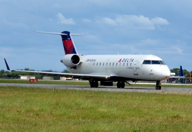 Canadair Regional Jet CRJ-200 (N8928A)