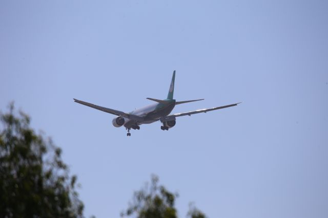 BOEING 777-300ER (B-16729)