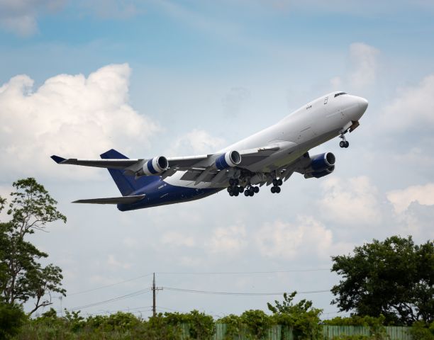 Boeing 747-400 (N528SN)