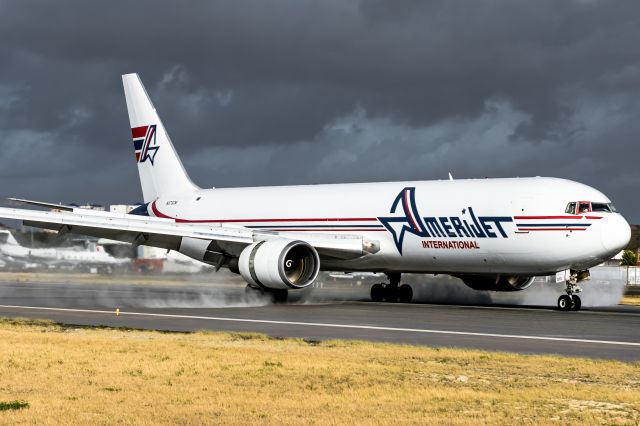 BOEING 767-300 (N373CM)