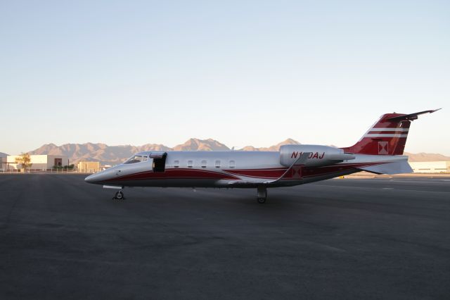 Learjet 60 (N160AJ)