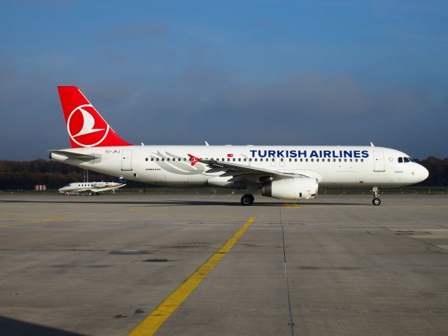 Airbus A320 (TC-JPJ)