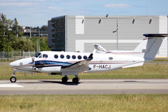 Beechcraft Super King Air 350 (F-HACJ)