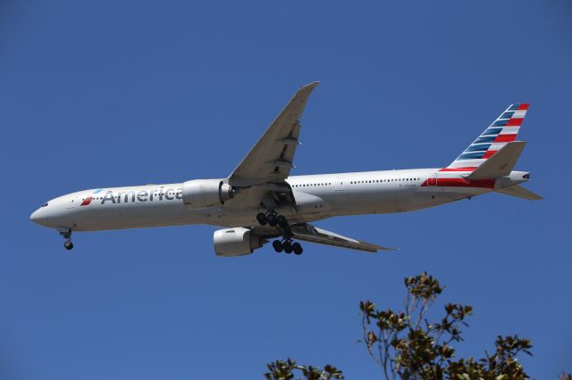 BOEING 777-300ER (N722AN)