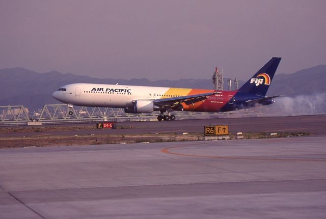 BOEING 767-300 (DQ-FJC)