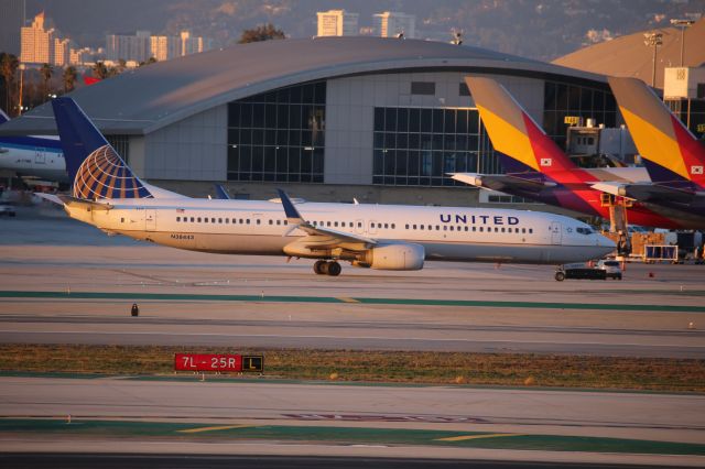 Boeing 737-900 (N38443)