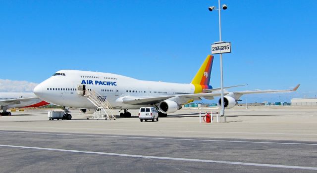 Boeing 747-400 (DQ-FJK)