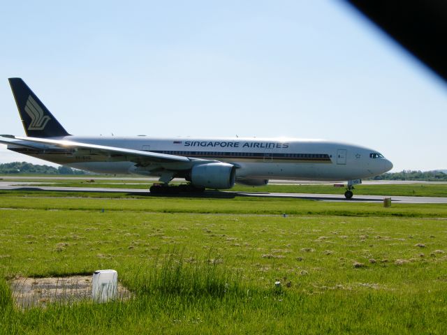 Airbus A330-300 (9V-SVG)