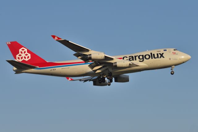 Boeing 747-400 (LX-OCV) - Golden Hour arrival 23-L on 08-11-21