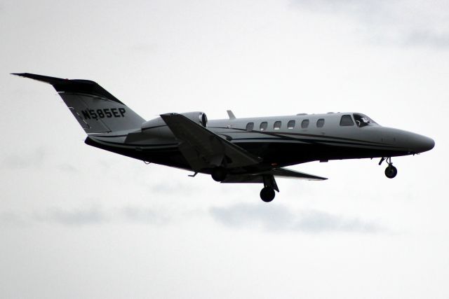 Cessna Citation CJ2+ (N585EP) - On final approach for rwy 10L on 14-Jan-16 arriving from KPTK.